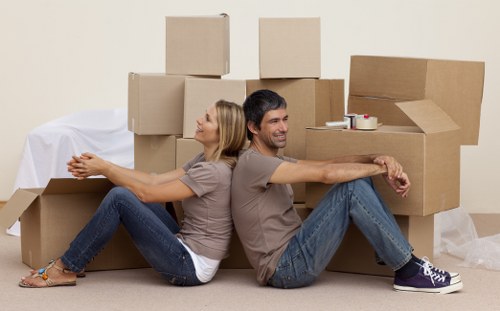 Efficient packing and loading by Bardon removalists